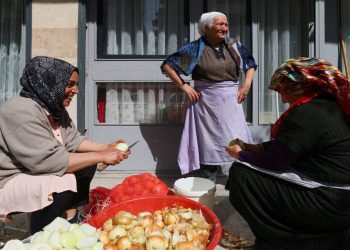 Guardian: Uzmanlara göre Erdoğan'ın zaferi ekonomik krizi derinleştirecek