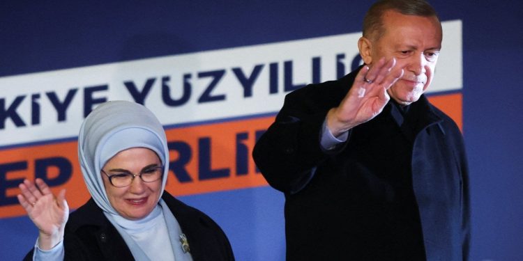 Guardian'dan 14 Mayıs hakkında başyazı: Otokrasiye doğru bir adım mı?