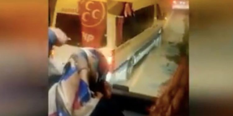 Gümüşhane’de provokasyon! MHP’liler Tunceli’ye giden otobüsün yolunu kesip yakmakla tehdit etti