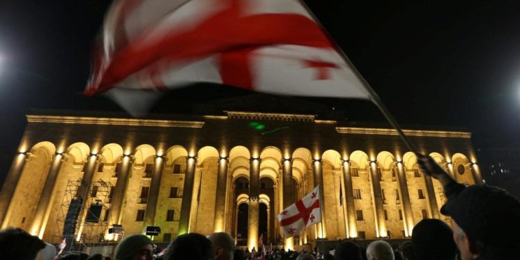 Gürcistan Cumhurbaşkanı'ndan Rusya'nın vizeleri kaldırmasına tepki