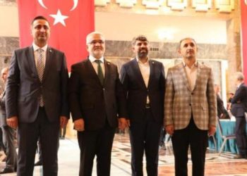 Meclis'e giderek kaydını yaptırdıktan sonra basın açıklaması yapan HÜDA PAR lideri Zekariya Yapıcıoğlu, Meclis'te düzenlenecek yemin töreniyle ilgili, "Milletvekili yeminini elbette okuyacağız. Herhangi bir ekleme veya çıkarma yapma gibi bir düşüncemiz yok, böyle bir şey mümkün de değil" dedi.