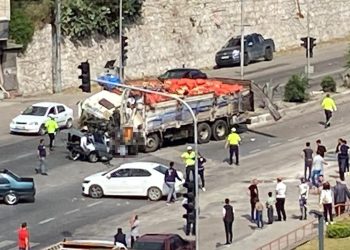 Hatay'da kamyon kontrolden çıktı: Ölü ve yaralılar var