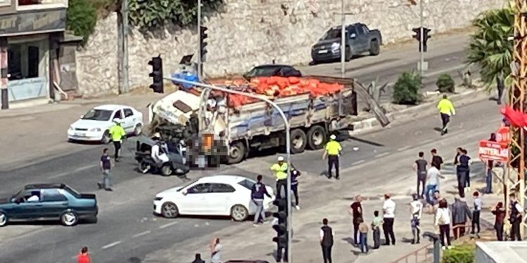 Hatay'da kamyon kontrolden çıktı: Ölü ve yaralılar var