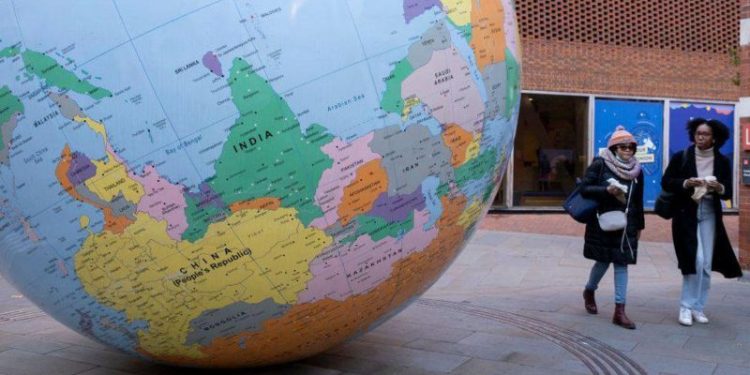 Birleşmiş Milletler'in (BM) açıkladığı verilere göre Hindistan, Çin'i geride bırakarak dünyanın en kalabalık ülkesi oldu.