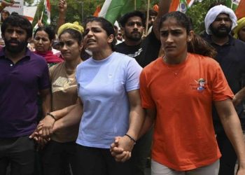 Hindistan’da "cinsel istismar" protestolarına katılan kadın güreşçilere dava