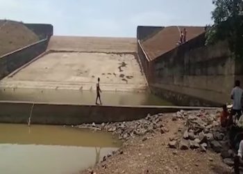 Hindistan'da keyfi şekilde baraj boşalttıran yetkiliye para cezası: Telefonunu bulmak için tahliye emri vermişti