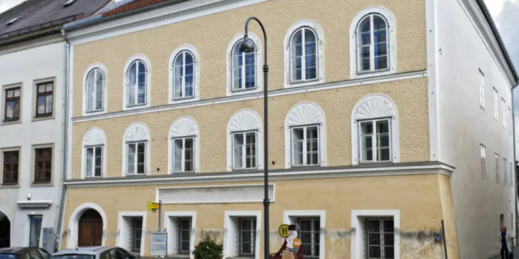 Hitler’in doğduğu ev polislere insan hakları eğitimi veren bir merkeze dönüşüyor