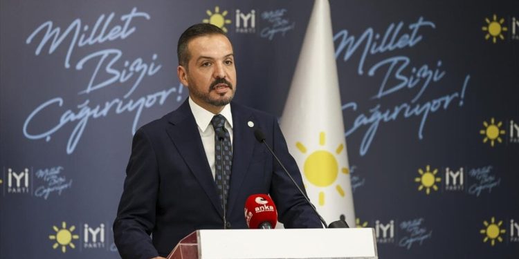 İYİ Parti'den YÖK ve üniversitelere çağrı: İkinci tur seçimi için sınavları erteleme veya çevrimiçi yapılmalı