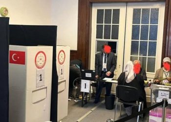 İddia: Hamburg Konsolosluğu, 'muhalif' müşahitlerin gözlem hakkını gasp ediyor