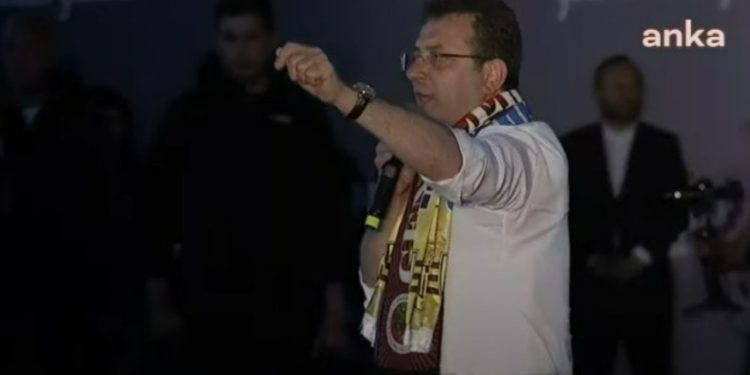 İmamoğlu kürsüye 'çelik yelekle' çıktı