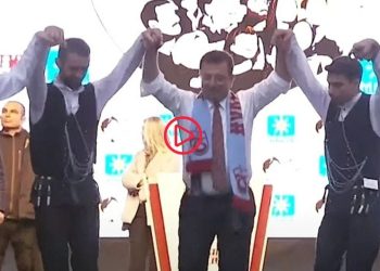 İmamoğlu, memleketi Trabzon'da horon tepti