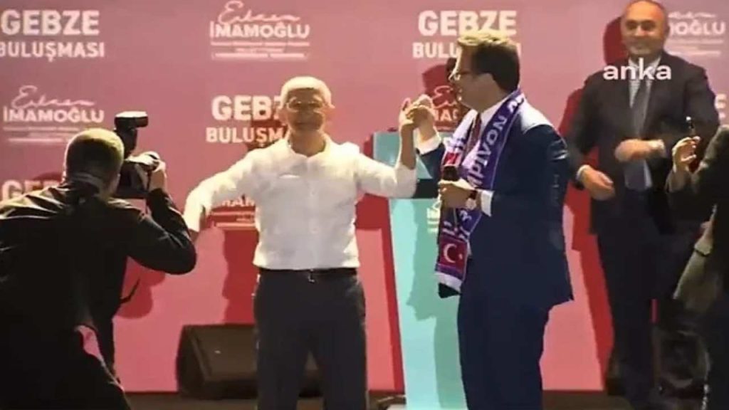 İmamoğlu, sahneye Kılıçdaroğlu'na benzeyen vatandaşı çıkarttı: Görünce bir an korktum