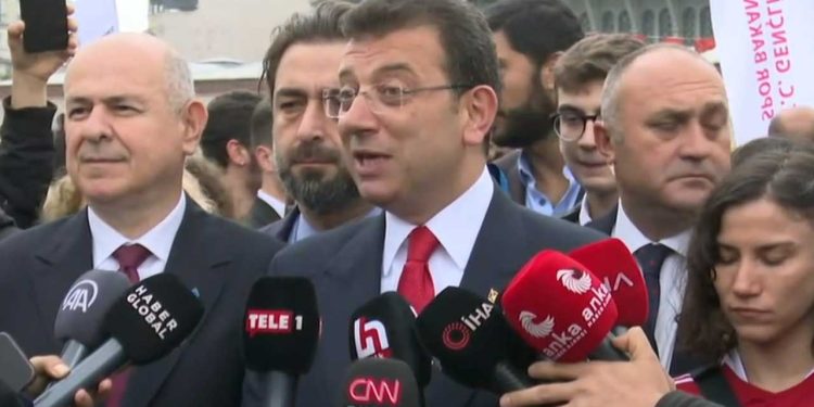 İmamoğlu'dan 19 Mayıs törenlerine eleştiri: Korsan bir çelenk töreni yapıyoruz