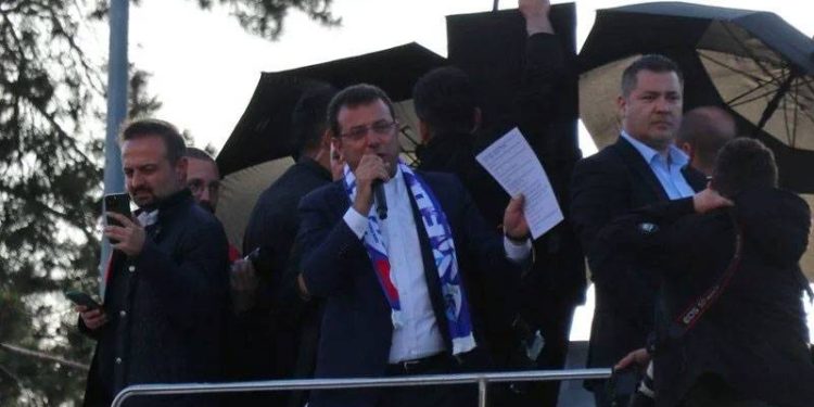 Millet İttifakı'nın cumhurbaşkanı yardımcısı adayı İstanbul Büyükşehir Belediye Başkanı Ekrem İmamoğlu'nun Erzurum mitingindeki taşlı saldırıya karıştığı belirlenen Piyade Uzman Çavuş Akif Keleş, gözaltına alındı.