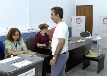 Irak ve Kürdistan Bölgesel Yönetimi'nde oy verme işlemi başladı