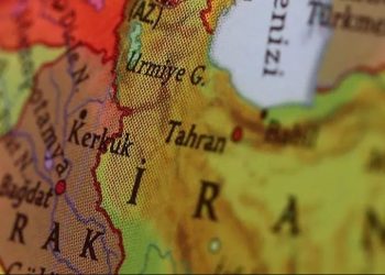 İran, Irak'ın kuzeyinde bulunan ayrılıkçı gruplara yönelik Bağdat hükümetinin harekete geçmemesi halinde bölgeye yönelik saldırılara yeniden başlayacağını açıkladı.