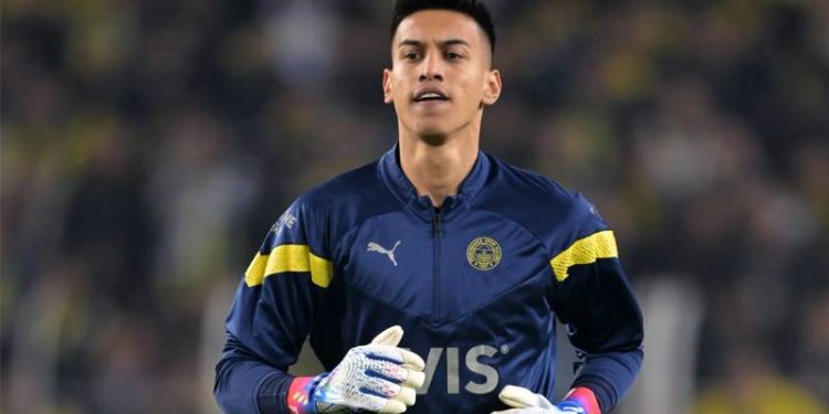 İrfan Can Eğribayat, Altay Bayındır'ı aratmıyor