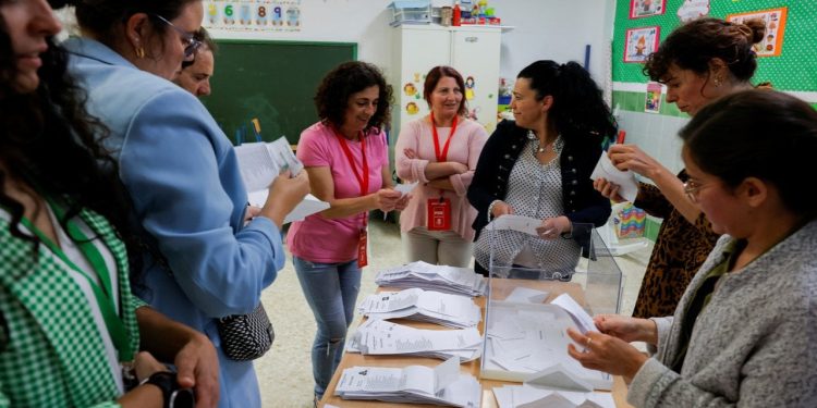 İspanya'da yerel seçimde sağ partiler güçlendi, Başbakan erken genel seçim kararı aldı