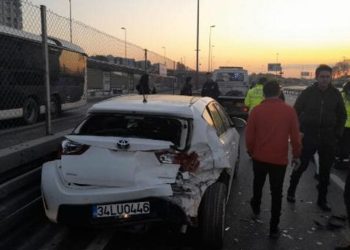 İstanbul’da 1 Mayıs miting alanına giden polisler kaza yaptı