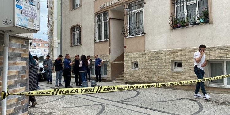 İstanbul'da 16 yaşındaki çocuk üç kişiyi öldürdü