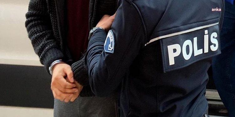 İstanbul'da kaçak göçmenlere sahte pasaport satan şebekeye baskın