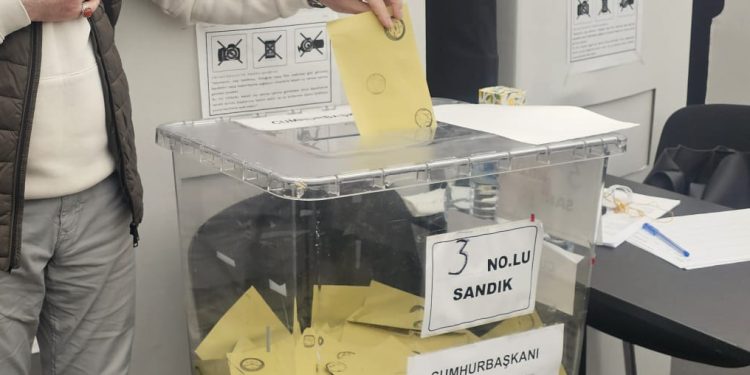 İstanbul’da ‘hayali seçmen’ iddiası: ‘Ümraniye’de adres bilgisi olmayan seçmen kağıtları gönderildi’