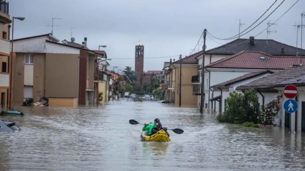 İtalya'da sel felaketinde 3 kişi hayatını kaybetti