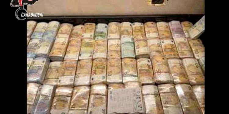 İtalyan mafyası Ndrangheta'ya operasyon: Avrupa genelinde 100'den fazla gözaltı