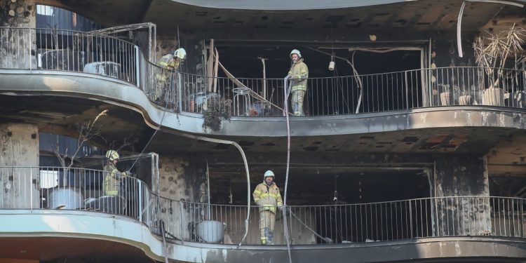 İzmir'de Folkart Sitesi'ndeki yangınında laboratuvar raporu bekleniyor