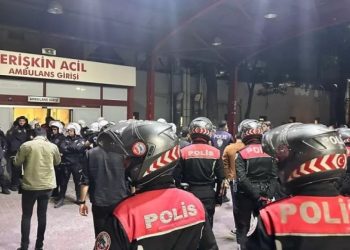 İzmir'de bir kişiyi başından vurarak öldüren polis tutuklandı