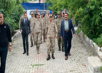 Jandarma Genel Komutanı’ndan Göyan aşireti lideri Hazım Babat’a dikkat çeken ziyaret