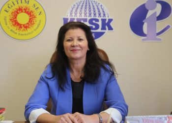 KHK ile ihraç edilen Eğitim Sen Genel Başkanı Necla Kurul görevine iade edildi