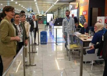 Kaftancıoğlu, Sabiha Gökçen Havalimanı'nda seçim sandıklarını ziyaret etti: Bütün partilerin temsilcileri barış içerisinde süreci yürütüyor