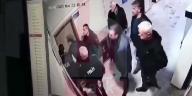 Karaman AKP İl Gençlik Kolları Başkanı, karakolda polis amirine tokat attı