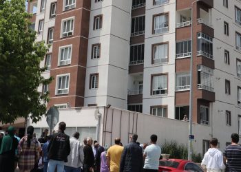 Kayseri'de 13'üncü kattan düşen anne ve 2 çocuğu öldü