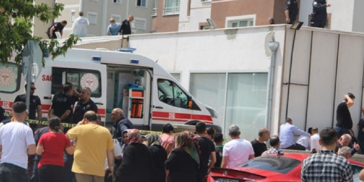 Kayseri'de çocuğunu kurtarmak isteyen anne, kucağındaki çocuğu ile 13. kattan düştü: 3 ölü