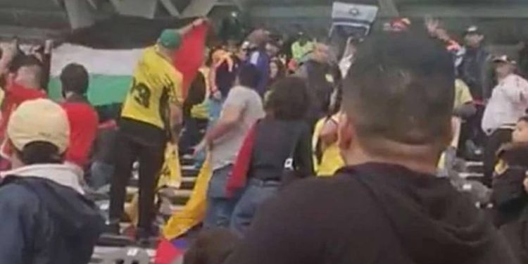 Kolombiya ile İsrail arasındaki maçta Filistin bayrağı açan taraftar gözaltına alındı