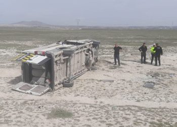 Konya'da öğrencileri taşıyan minibüs şarampole devrildi: 11 yaralı