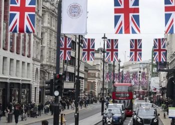 Kral 3. Charles'ın taç giyme töreni: Monarşi karşıtı gözaltına alındı