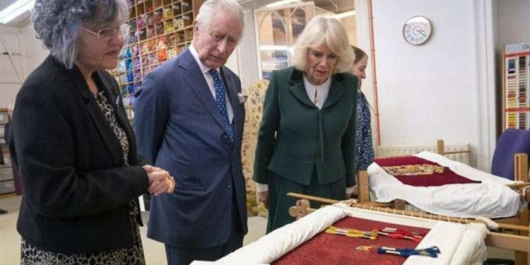 Kral Charles, taç giyme töreninde kullanılmış tahta oturacak