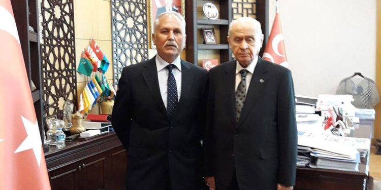 MHP’li başkan, mükerrer oy kullanırken yakalandı!