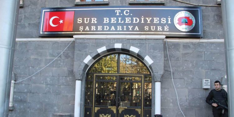 Mahkemeden, Sur Belediyesi'nin kayyım yönetiminin 'ticari projesine' ret kararı