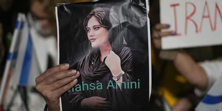 Mahsa Amini protestoları: İran'da 3 kişinin idam edilmesine tepki