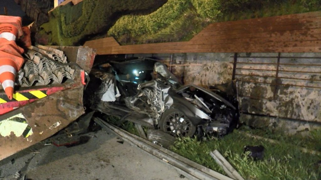 Makas atan sürücü dört yol işçisini öldürdü