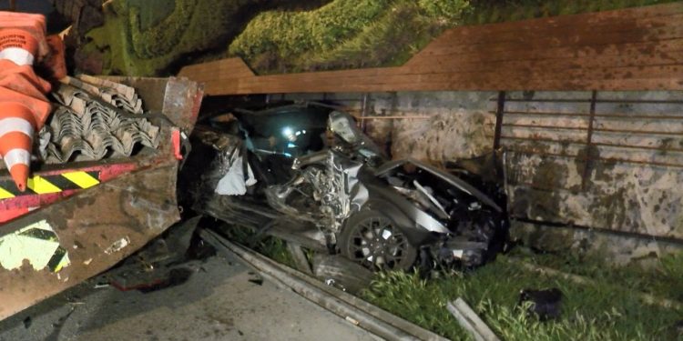 Makas atan sürücü dört yol işçisini öldürdü