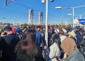 Marmaray seferlerinde intihar girişimi nedeniyle aksama yaşanıyor