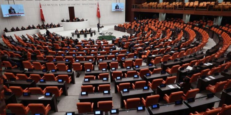 Yüksek Seçim Kurulu (YSK) Başkanı Ahmet Yener, 28. Dönem Milletvekili Genel Seçimi'nin kesin sonuçlarını, yayımlanmak üzere Resmi Gazete'ye gönderdiklerini açıkladı.