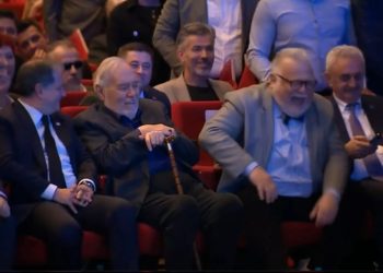 Meral Akşener sahneden İlber Ortaylı'ya seslendi, salon kahkahaya boğuldu