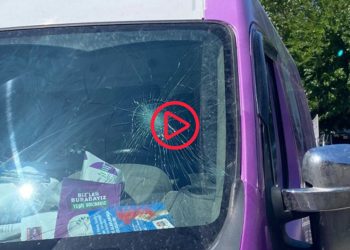 Mersin'de Yeşil Sol Parti'nin anons aracına saldırı