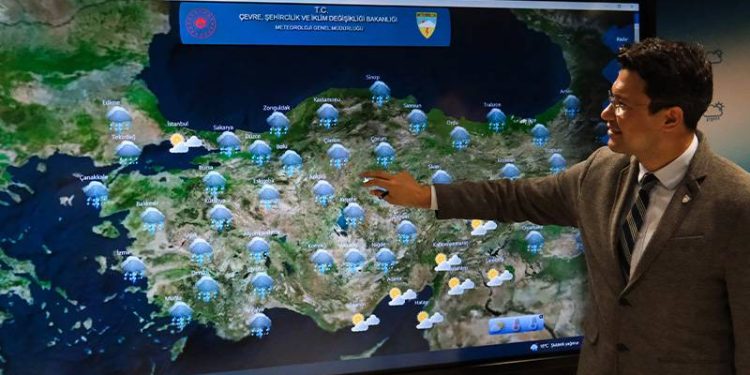 Meteoroloji Genel Müdürlüğü Meteoroloji Uzmanı Fevzi Burak Tekin, yurt genelinde devam eden sağanağın hafta başına kadar etkisini sürdüreceğini söyledi.